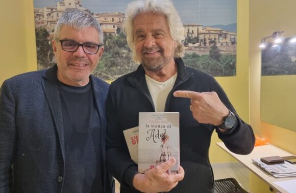 SHOW DI BEPPE GRILLO TRA RISATE E APPLAUSI SHOW DI BEPPE GRILLO TRA RISATE E APPLAUSI