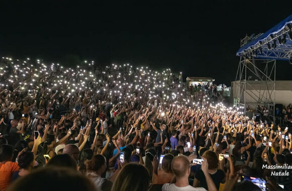 IRAMA TRAVOLGE IL TEATRO DEI RUDERI DI DIAMANTE IRAMA TRAVOLGE IL TEATRO DEI RUDERI DI DIAMANTE