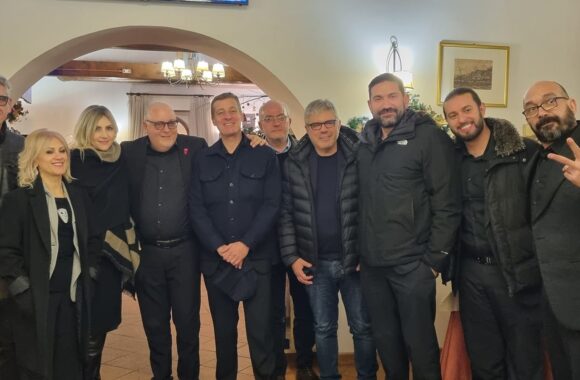SUCCESSO PER I NERI PER CASO AL CHRISTMAS FEST A LAMEZIA TERME SUCCESSO PER I NERI PER CASO AL CHRISTMAS FEST A LAMEZIA TERME