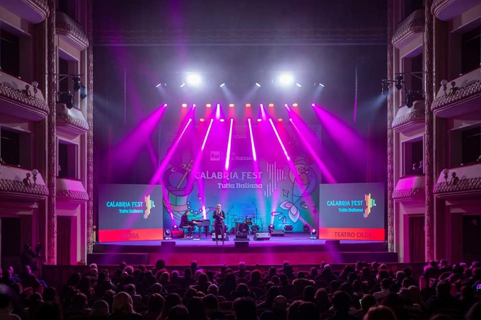 IL CALABRIA FEST RAI RADIO TUTTA ITALIANA 2023 AL TEATRO RENDANO DI COSENZA IL CALABRIA FEST RAI RADIO TUTTA ITALIANA 2023 AL TEATRO RENDANO DI COSENZA