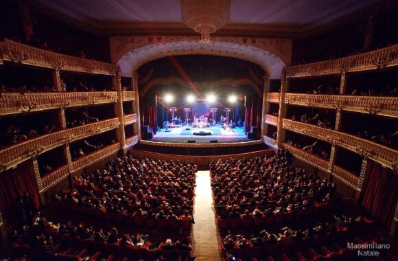 STANDING OVATION PER LOREDANA BERTE’ PER LA PRIMA VOLTA AL RENDANO DI COSENZA