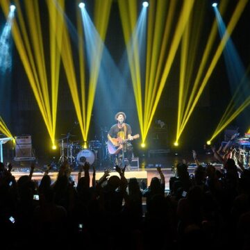 SUCCESSO PER FABRIZIO MORO AL GARDEN DI RENDE SUCCESSO PER FABRIZIO MORO AL GARDEN DI RENDE