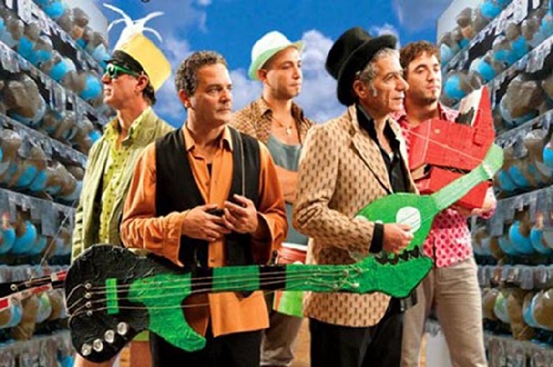 IN MIGLIAIA PER IL PARTO DELLE NUVOLE PESANTI E MICAELA AD AMANTEA IN MIGLIAIA PER IL PARTO DELLE NUVOLE PESANTI E MICAELA AD AMANTEA