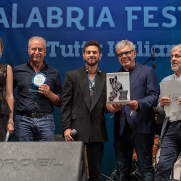 KRAM VINCE A LAMEZIA TERME IL “CALABRIA FEST – RAI RADIO TUTTA ITALIANA 2020“, FESTIVAL DELLA NUOVA MUSICA ITALIANA