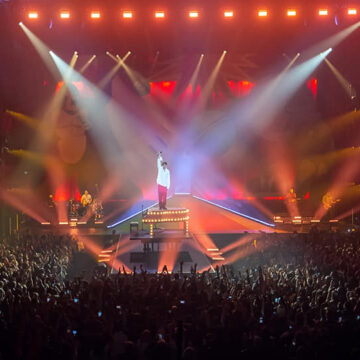 MIKA FA IMPAZZIRE REGGIO CALABRIA MIKA FA IMPAZZIRE REGGIO CALABRIA