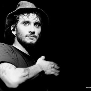 FABRIZIO MORO FA IL PIENO A RENDE FABRIZIO MORO FA IL PIENO A RENDE