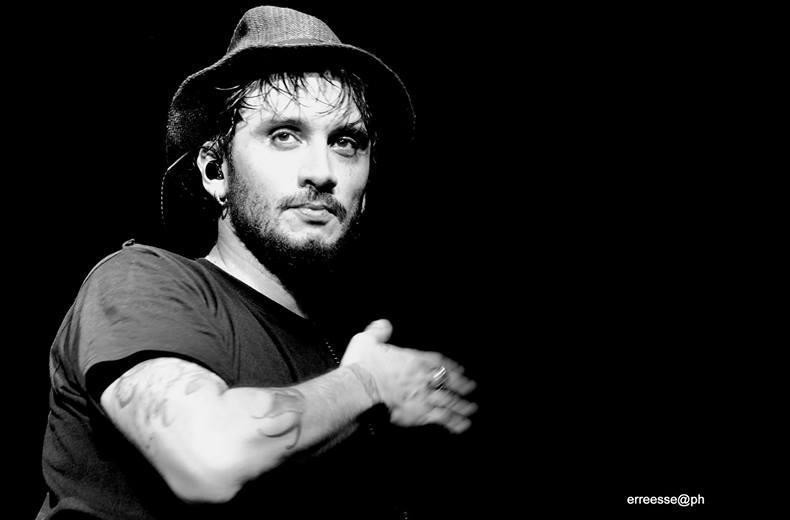 FABRIZIO MORO FA IL PIENO A RENDE FABRIZIO MORO FA IL PIENO A RENDE
