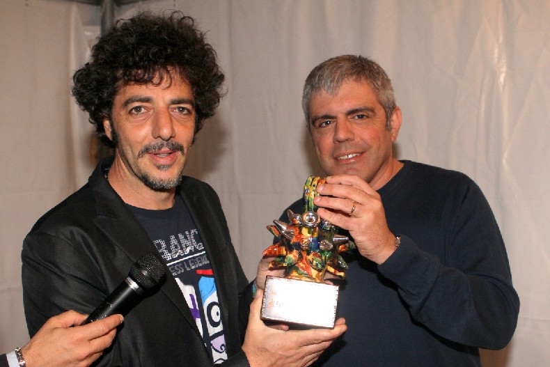 MAX GAZZE’ IN TRIONFO AL TEATRO CILEA DI REGGIO CALABRIA MAX GAZZE’ IN TRIONFO AL TEATRO CILEA DI REGGIO CALABRIA