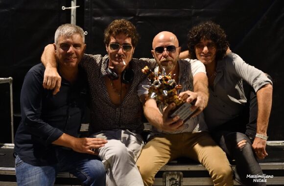 I NEGRITA ‘PREMIATI’ ACCENDONO PIAZZA DUOMO DI REGGIO CALABRIA