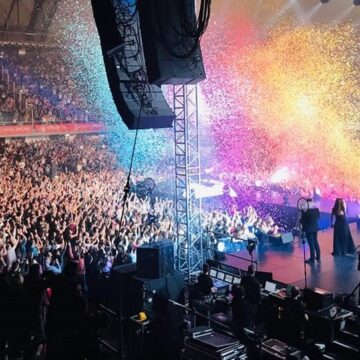 SERATA TRIONFALE PER THEGIORNALISTI  AL PALACALAFIORE DI REGGIO CALABRIA SOLD OUT