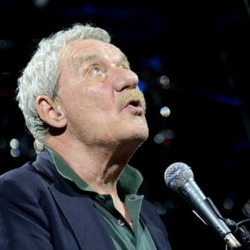 PAOLO CONTE INCANTA SOTTO LE STELLE DEL JAZZ E DI REGGIO CALABRIA