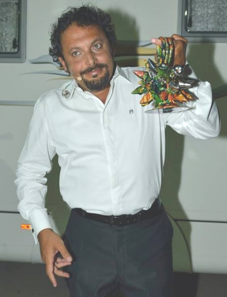 SUCCESSO PER IL NUOVO SHOW DI ENRICO BRIGNANO A CATANZARO SUCCESSO PER IL NUOVO SHOW DI ENRICO BRIGNANO A CATANZARO