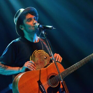 IN DIECIMILA PER FABRIZIO MORO AL DUE MARI DI MAIDA