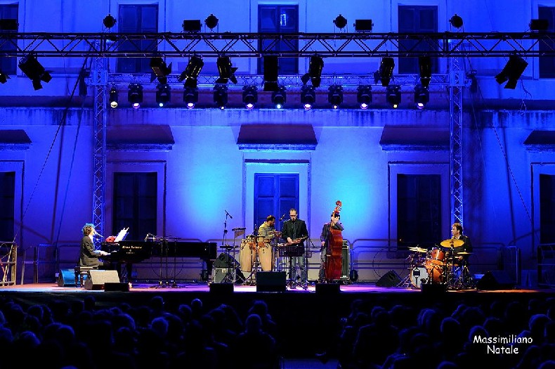 SERGIO CAMMARIERE, NOTTE MAGICA A LOCRI SERGIO CAMMARIERE, NOTTE MAGICA A LOCRI