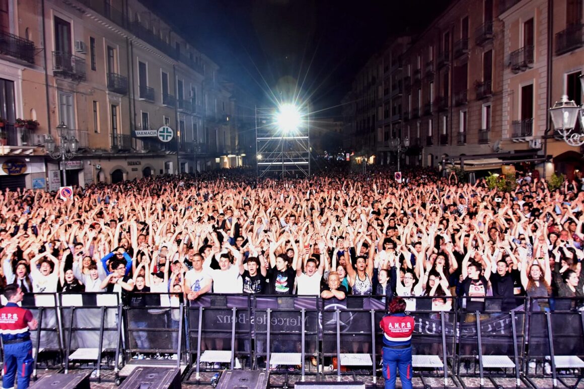 IN DECINE DI MIGLIAIA PER IL CALABRIA FEST A LAMEZIA, IN DIRETTA RADIO TUTTA ITALIANA