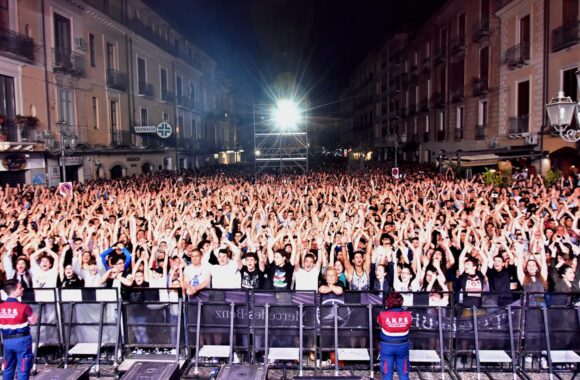 IN DECINE DI MIGLIAIA PER IL CALABRIA FEST A LAMEZIA, IN DIRETTA RADIO TUTTA ITALIANA