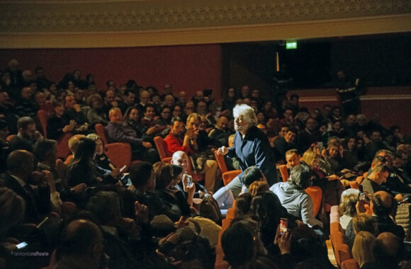 UN PIENO DI RISATE CON BEPPE GRILLO!