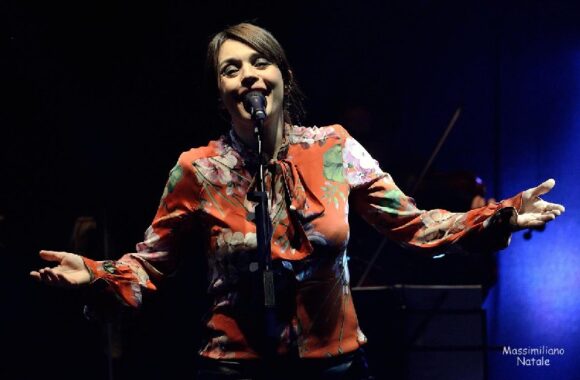 CARMEN CONSOLI CONQUISTA IL TEATRO RENDANO DI COSENZA