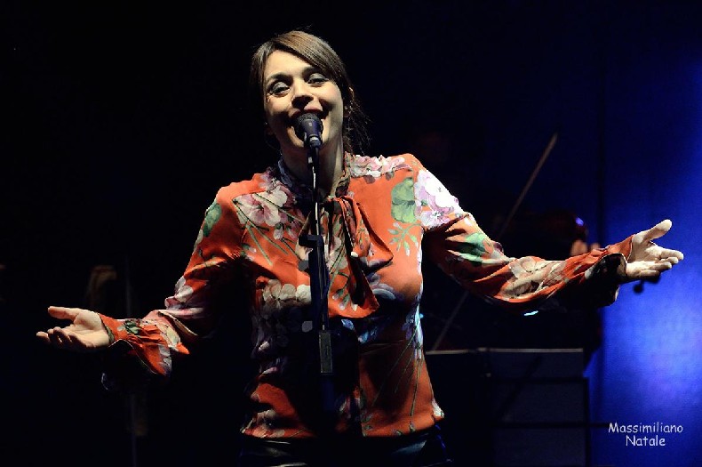 CARMEN CONSOLI CONQUISTA IL TEATRO RENDANO DI COSENZA CARMEN CONSOLI CONQUISTA IL TEATRO RENDANO DI COSENZA