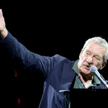 PAOLO CONTE INCANTA SOTTO LE STELLE DEL JAZZ E DI REGGIO CALABRIA