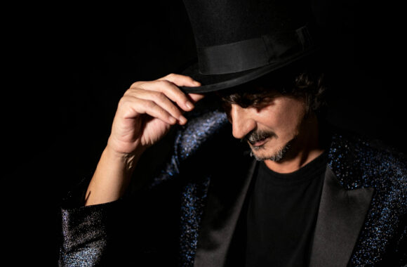 SERGIO CAMMARIERE EMOZIONA ANCHE I BRONZI DI RIACE