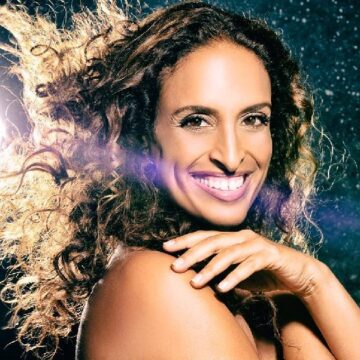 IN MIGLIAIA PER NOA IN RIVA ALLO STRETTO DI REGGIO CALABRIA IN RIVA ALLO STRETTO