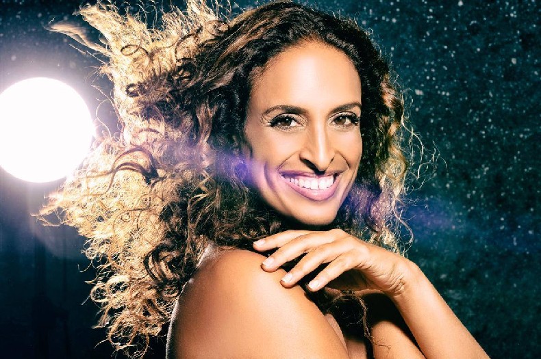 IN MIGLIAIA PER NOA CHE INCANTA LO STRETTO IN MIGLIAIA PER NOA CHE INCANTA LO STRETTO