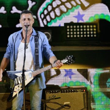 ALEX BRITTI INFIAMMA IL TEATRO DEI RUDERI DI DIAMANTE