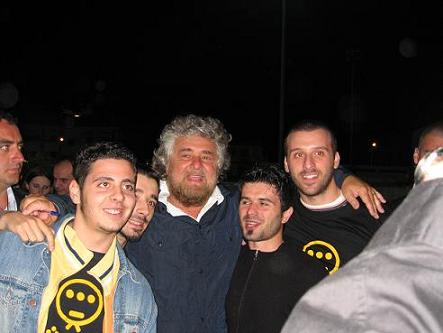 IN QUATTROMILA PER BEPPE GRILLO