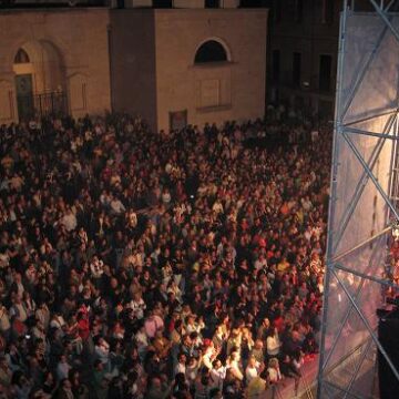 IN DUECENTOMILA PER LA NOTTE PICCANTE IN DUECENTOMILA PER LA NOTTE PICCANTE