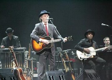 GRANDE SUCCESSO PER FRANCESCO DE GREGORI A COSENZA E LAMEZIA GRANDE SUCCESSO PER FRANCESCO DE GREGORI A COSENZA E LAMEZIA