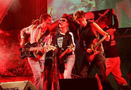 EDOARDO BENNATO INCANTA REGGIO CALABRIA