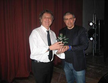 BAGNO DI FOLLA PER ENZO IACCHETTi A CATANZARO